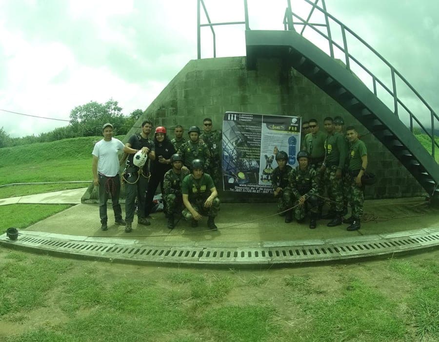 Equipos profesionales de rescate y arborismo